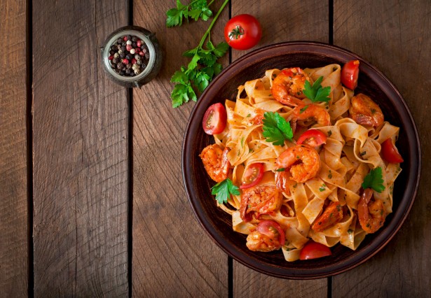 ettuccine pasta with shrimp tomatoes and herbs