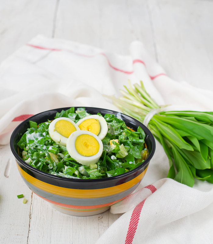салат с черемшой и яйцами