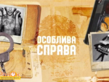пістолет, наручники, відбитки пальців