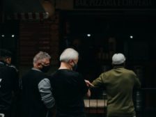 люди в масках фото