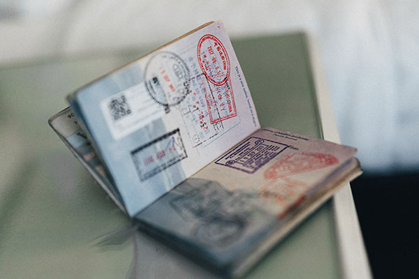 Що робити, якщо закінчився строк дії закордонного паспорта, а треба евакуюватися за кордон