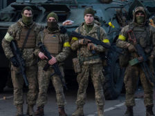 військові